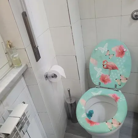 ホームステイ With Private Bathroom